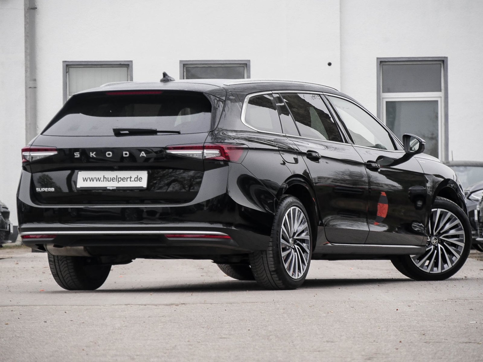 Skoda Superb Combi 1.5 eTSI L&K AHK 360CAM SITZHEIZ