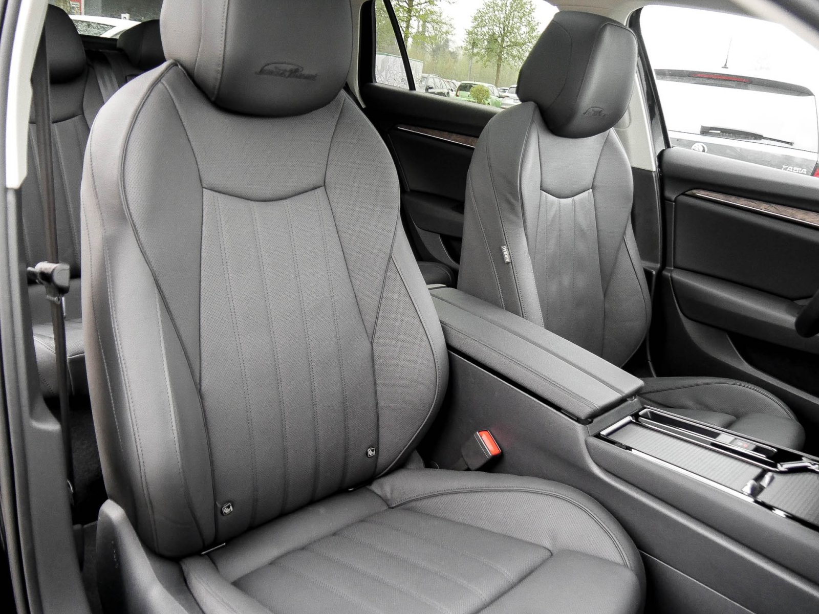 Skoda Superb Combi 1.5 eTSI L&K AHK 360CAM SITZHEIZ