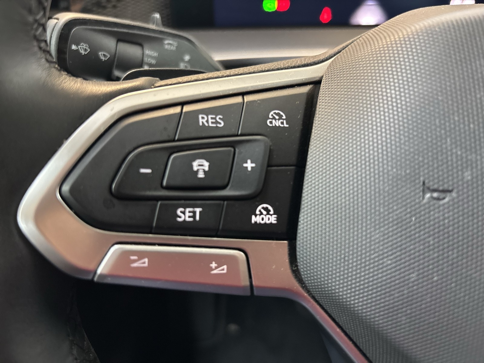 Volkswagen Tayron 2.0 LIFE 4X4 AHK CAM ACC LM18 CARPLAY