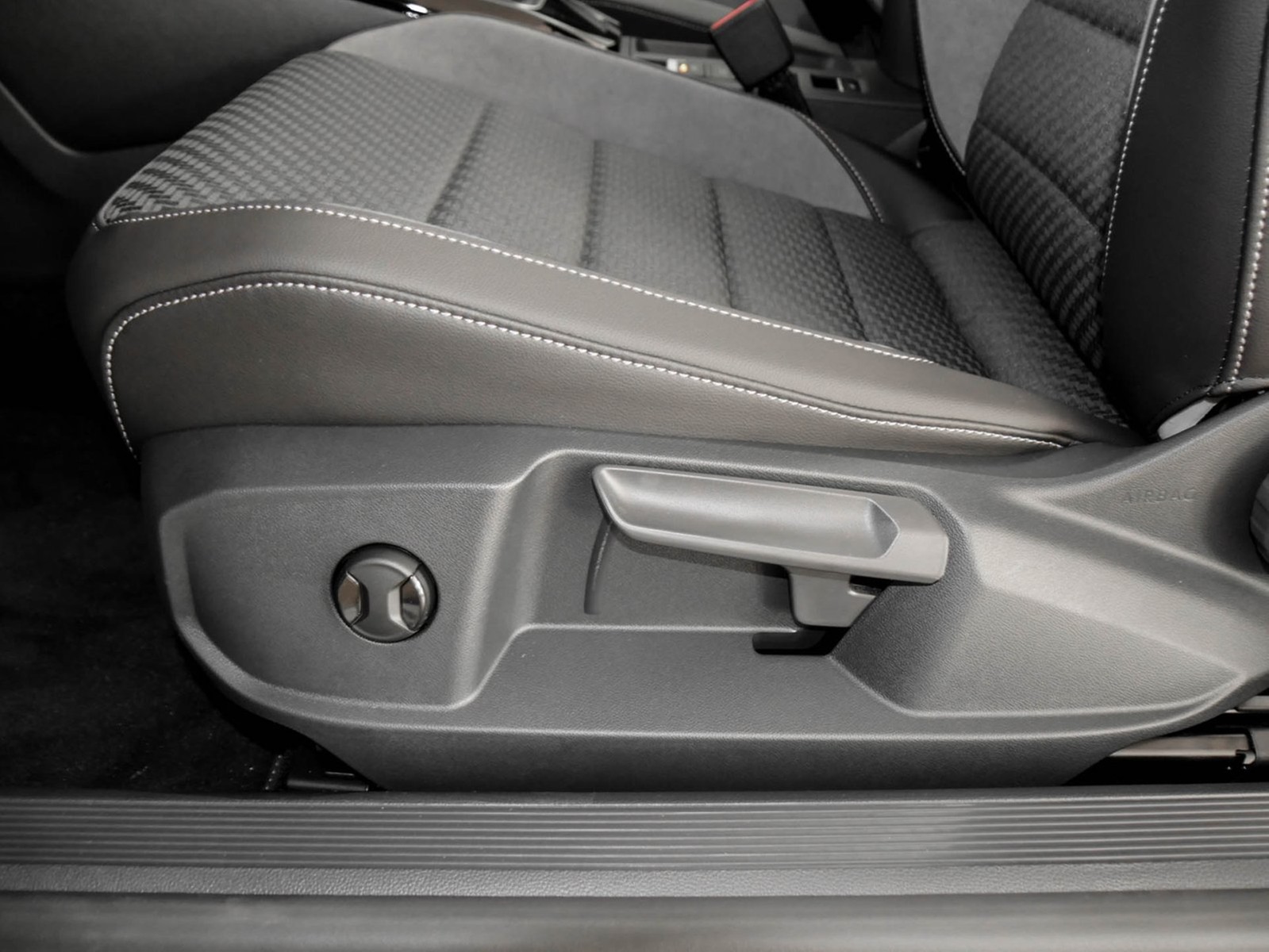 Volkswagen T-Roc Cabrio 1.5 R-LINE DSG BLACKSTYLE NAVI AHK