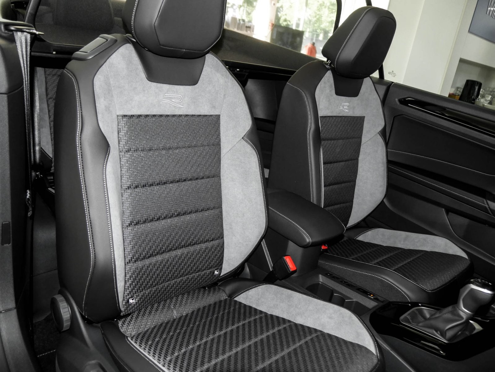 Volkswagen T-Roc Cabrio 1.5 R-LINE DSG BLACKSTYLE NAVI AHK