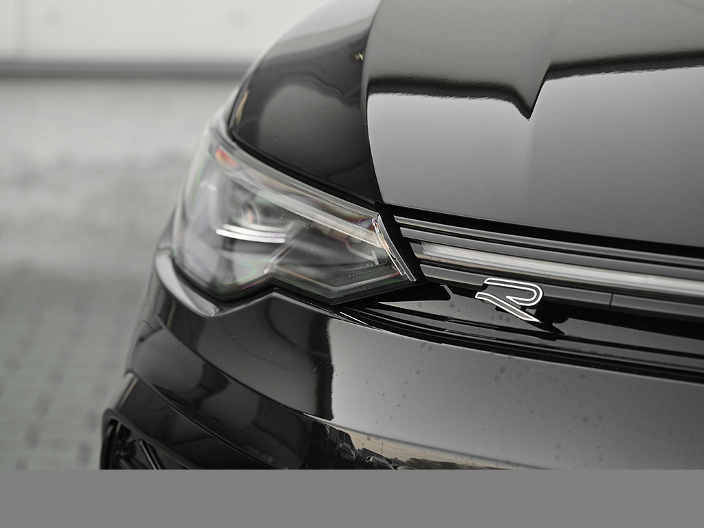 Volkswagen Golf VIII 1.5 eTSI R-LINE FACELIFT CAM ACC LM18