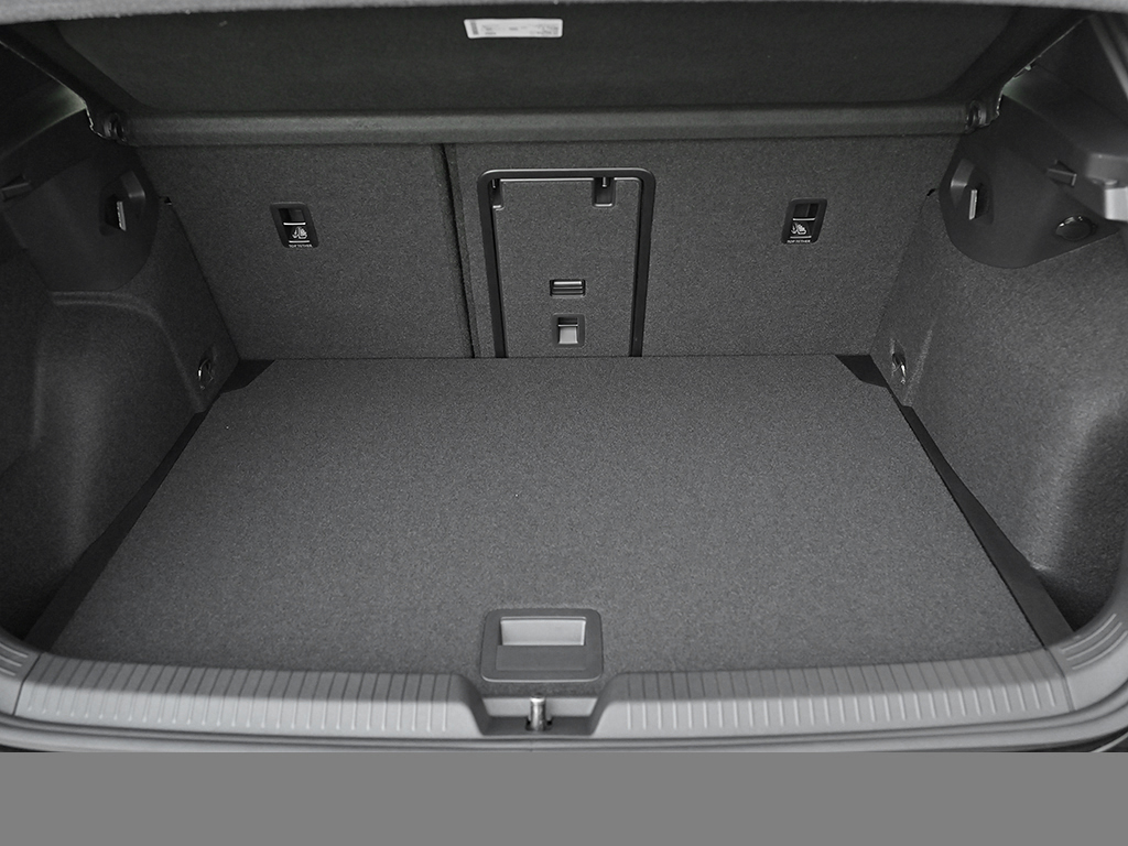 Volkswagen Golf VIII 1.5 eTSI R-LINE FACELIFT CAM ACC LM18