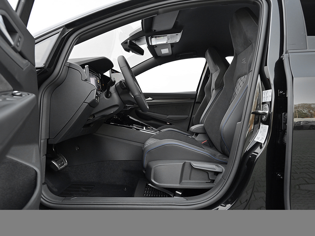 Volkswagen Golf VIII 1.5 eTSI R-LINE FACELIFT CAM ACC LM18