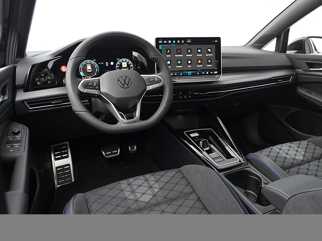 Volkswagen Golf VIII 1.5 eTSI R-LINE FACELIFT CAM ACC LM18