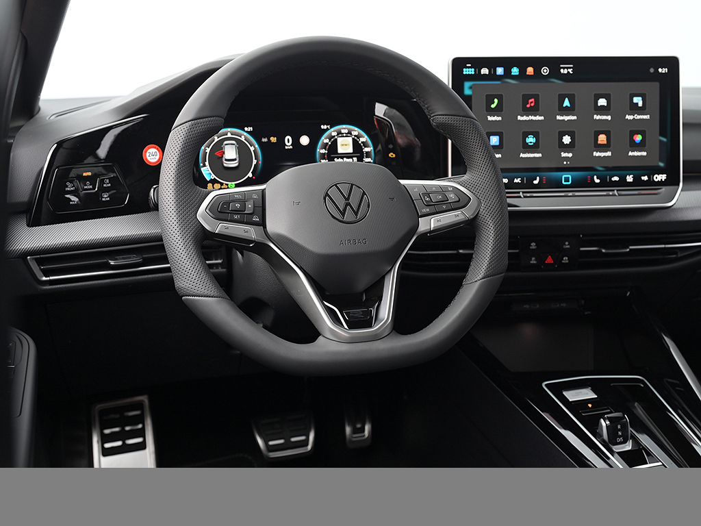 Volkswagen Golf VIII 1.5 eTSI R-LINE FACELIFT CAM ACC LM18