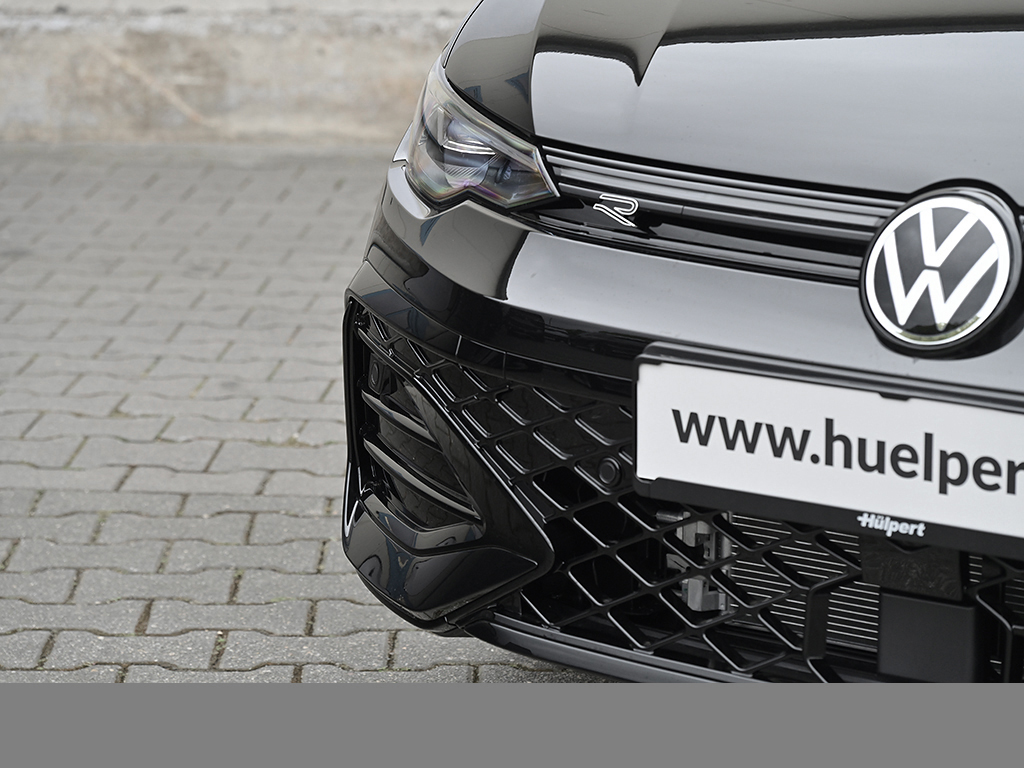Volkswagen Golf VIII 1.5 eTSI R-LINE FACELIFT CAM ACC LM18