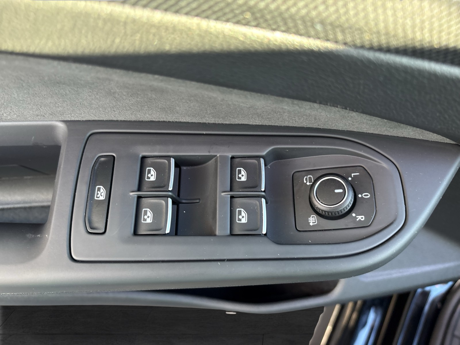 Volkswagen Golf VIII 1.5 eTSI R-LINE FACELIFT CAM ACC LM18