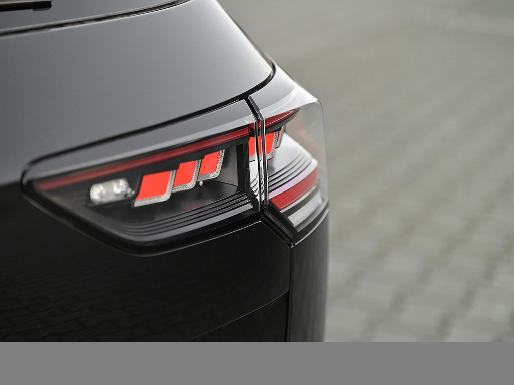 Volkswagen Golf Variant VIII 2.0 R-LINE BLACKSTYLE PANO CAM