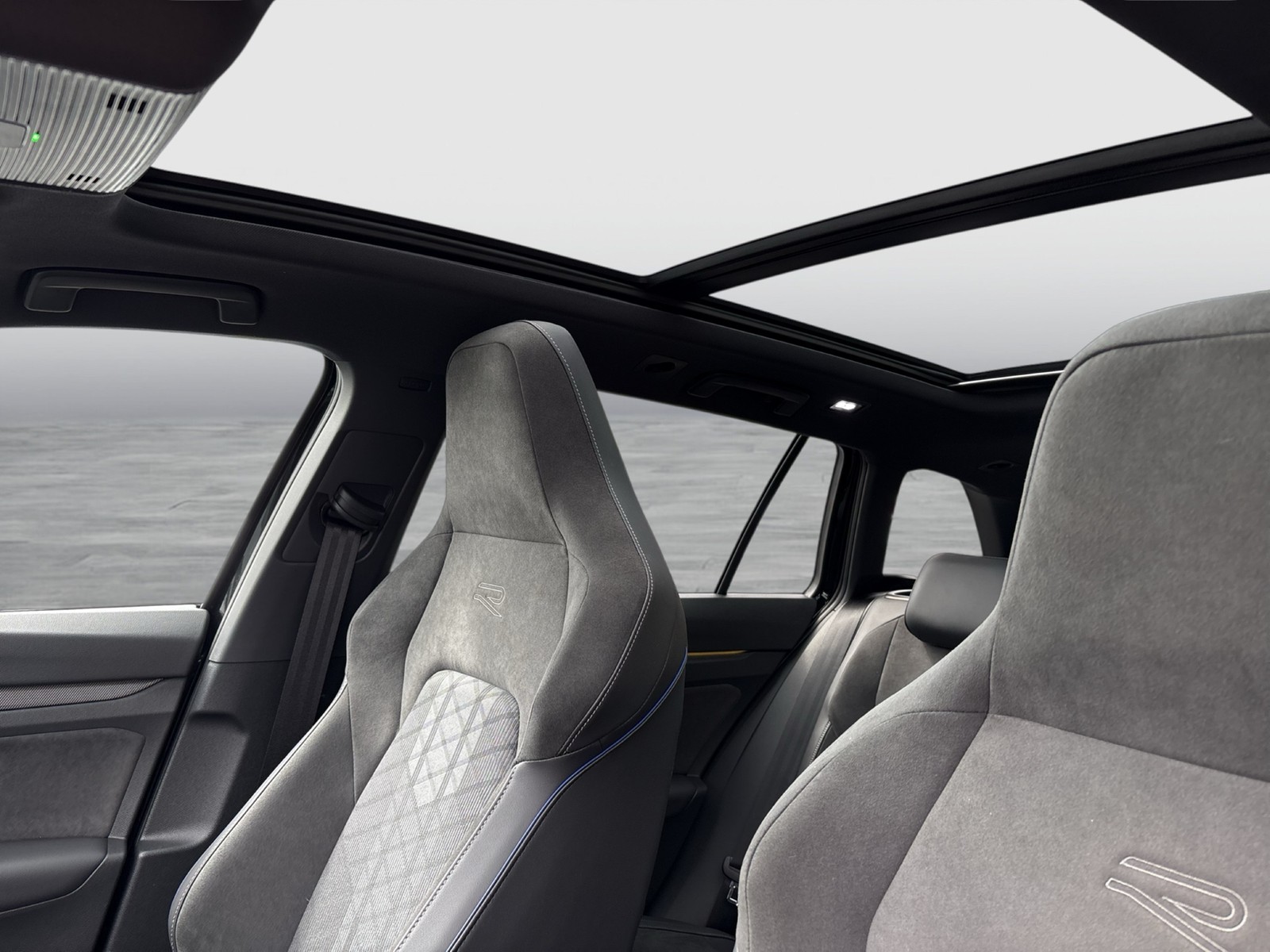Volkswagen Golf Variant VIII 2.0 R-LINE BLACKSTYLE PANO CAM