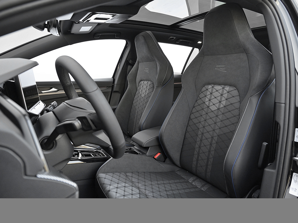 Volkswagen Golf Variant VIII 2.0 R-LINE BLACKSTYLE PANO CAM