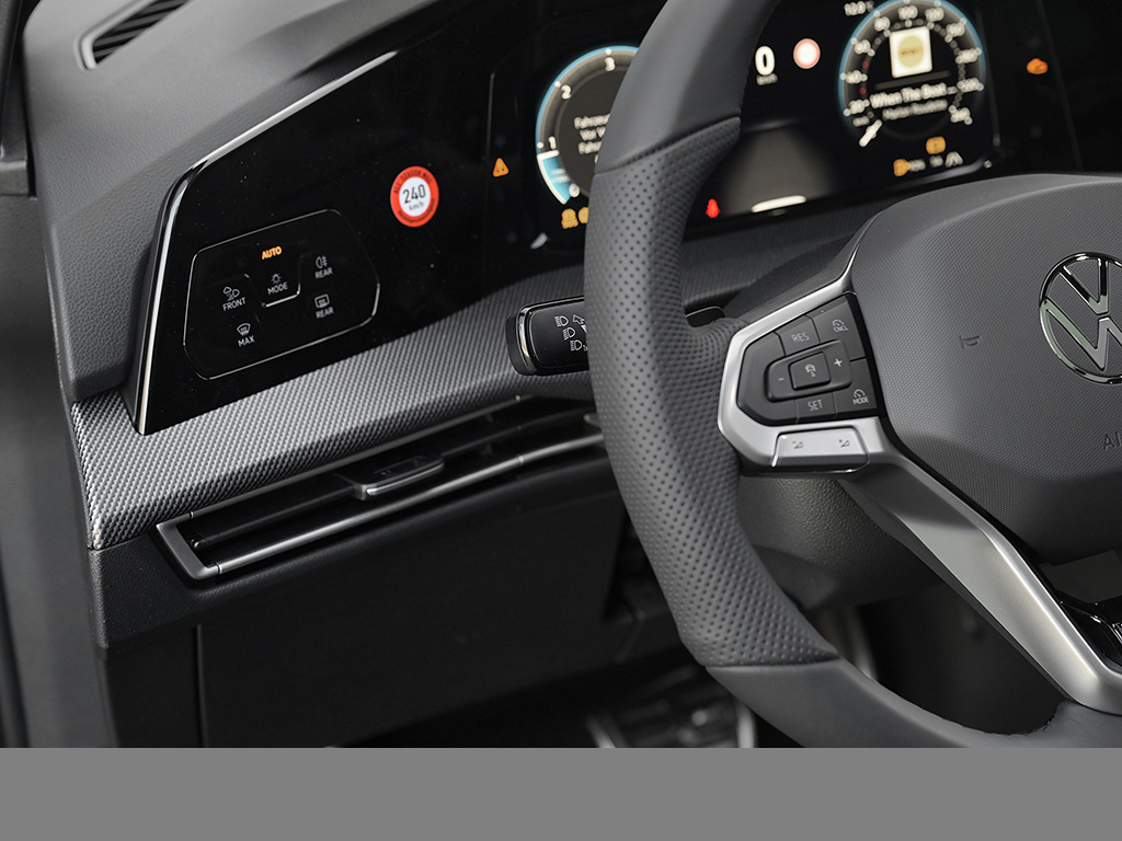 Volkswagen Golf Variant VIII 2.0 R-LINE BLACKSTYLE PANO CAM