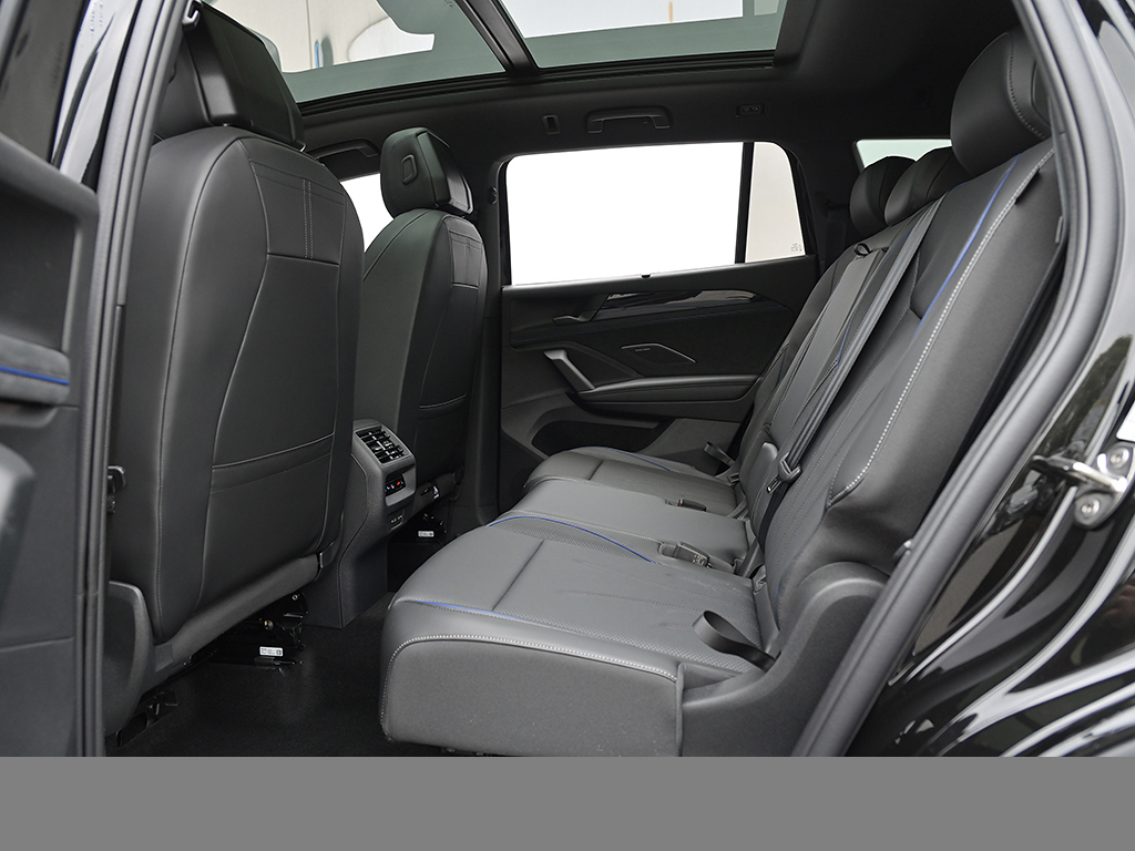 Volkswagen Tayron 2.0 R-LINE BLACK STYLE 4X4 PANO AHK LM20