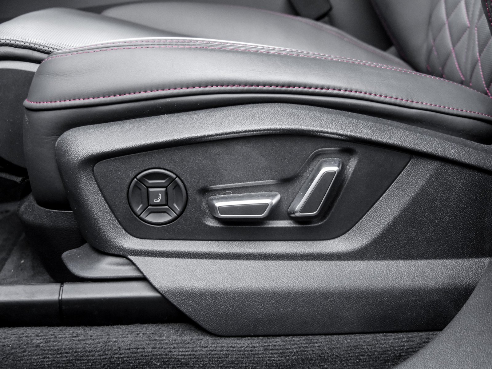 Audi SQ8 TFSI tiptronic MatrixLED+AHK+Optikpaket+B&O+Massage