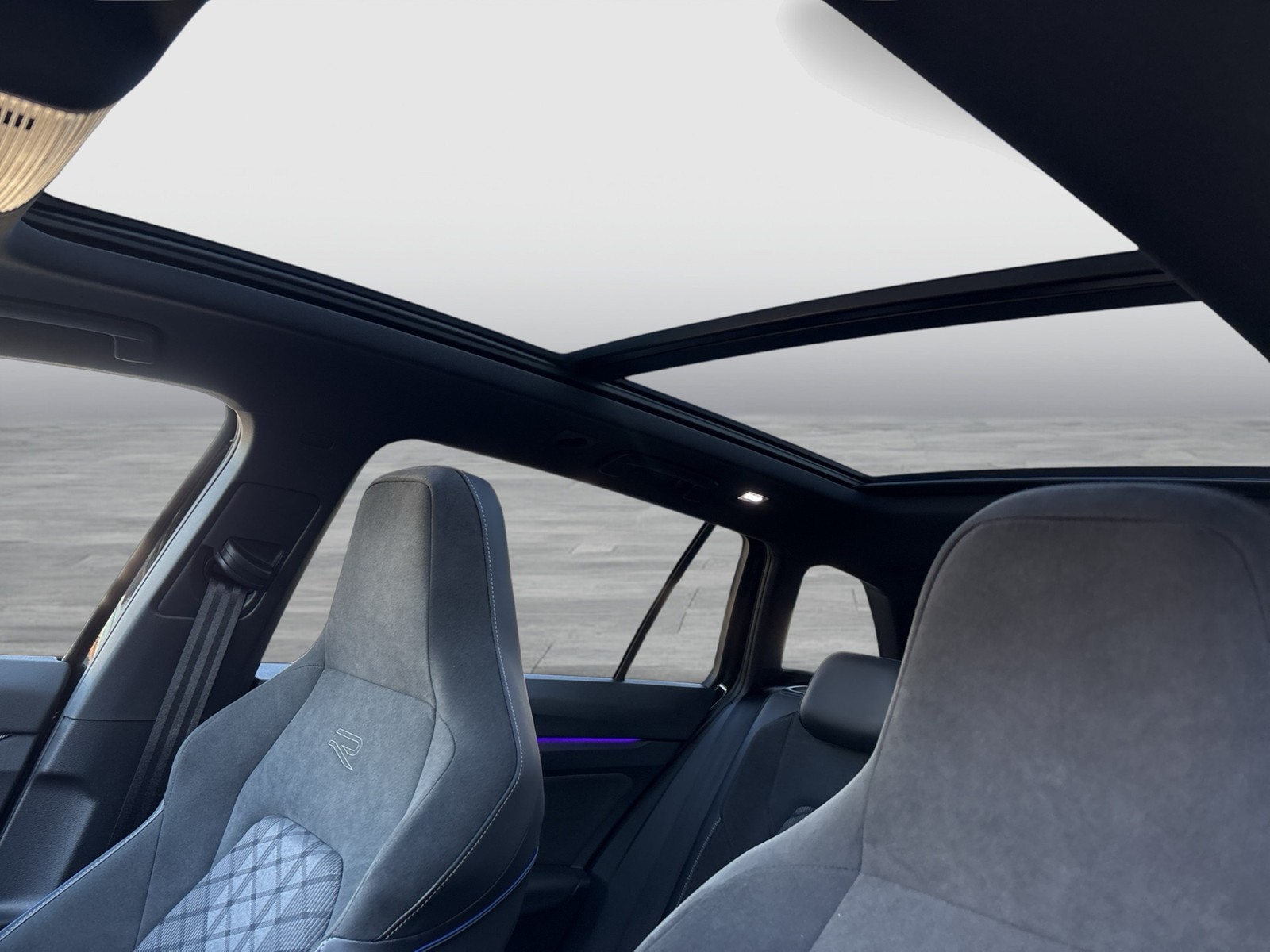 Volkswagen Golf Variant VIII 2.0 R-LINE BLACKSTYLE PANO CAM