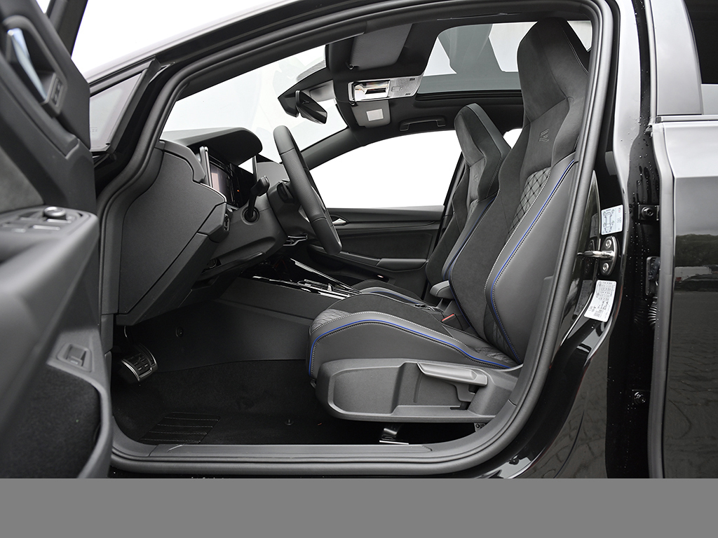 Volkswagen Golf Variant VIII 2.0 R-LINE BLACKSTYLE PANO CAM