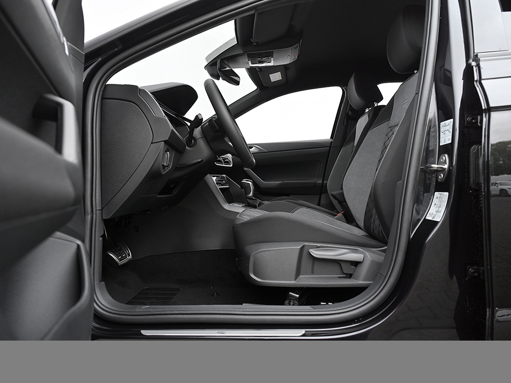 Volkswagen Taigo 1.0 R-LINE BLACK STYLE CAM ACC LM18 NAVI