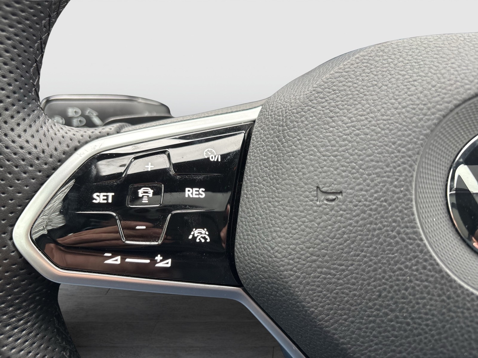 Volkswagen Golf Variant VIII 2.0 R-LINE PANO CAM ACC LM17