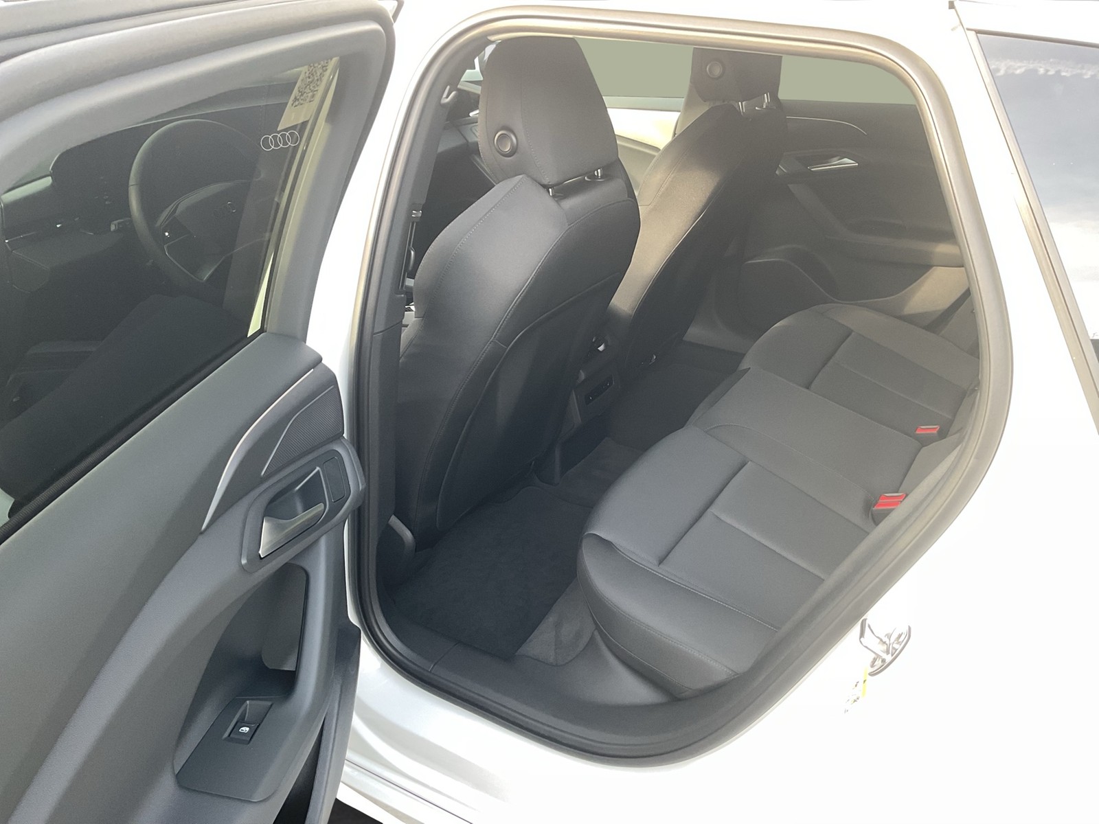 Audi A6 e-tron Avant performance advanced AHK LM20