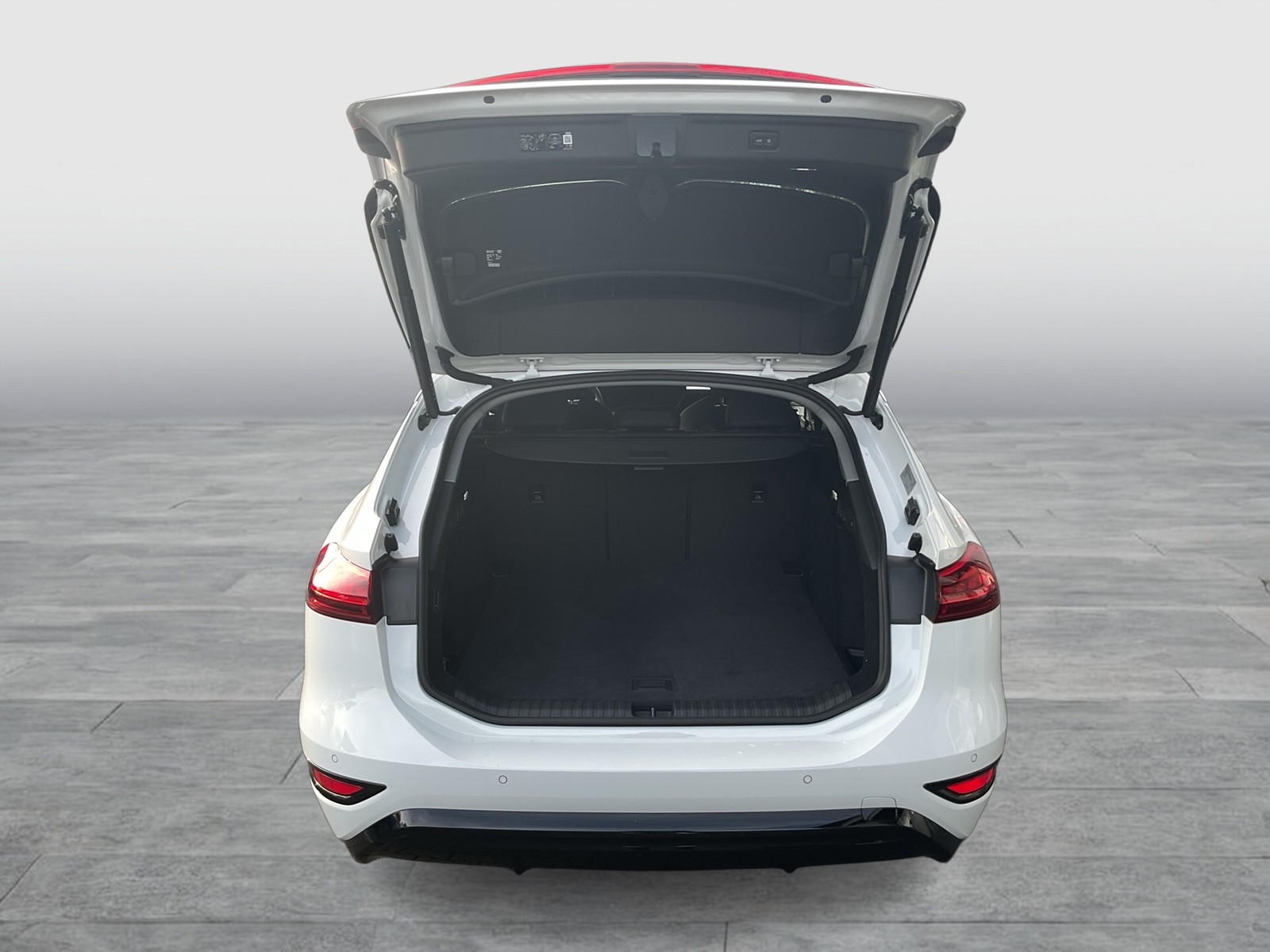 Audi A6 e-tron Avant performance advanced AHK LM20