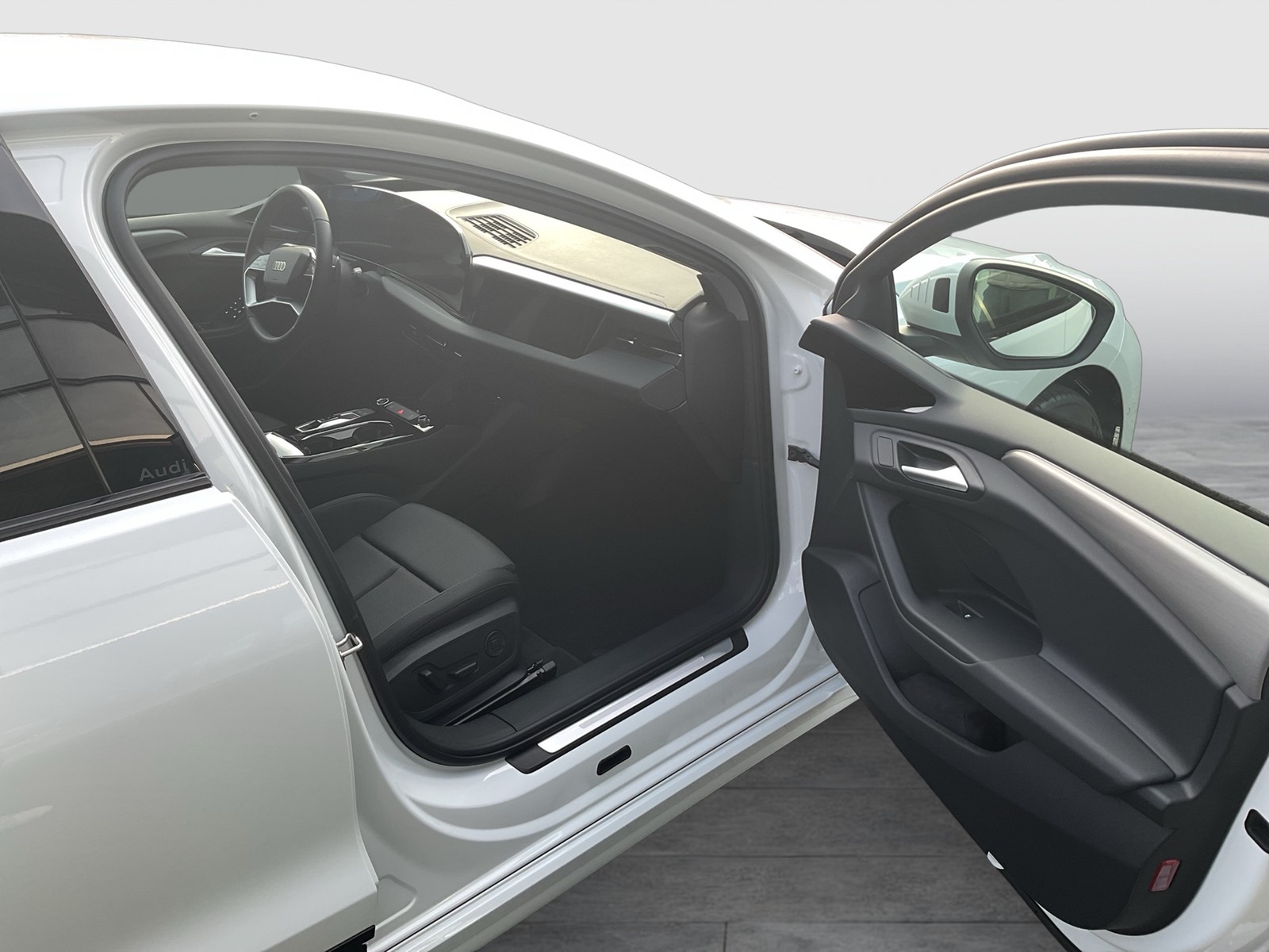 Audi A6 e-tron Avant performance advanced AHK LM20