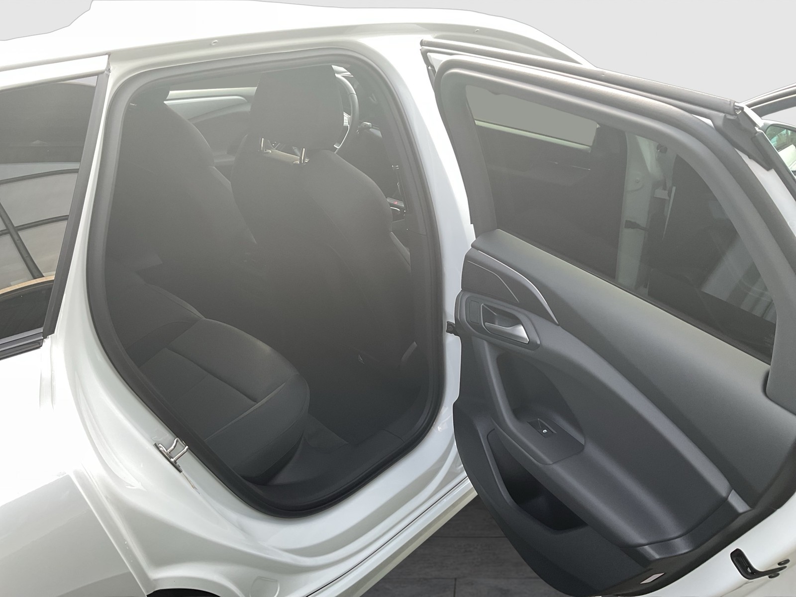 Audi A6 e-tron Avant performance advanced AHK LM20