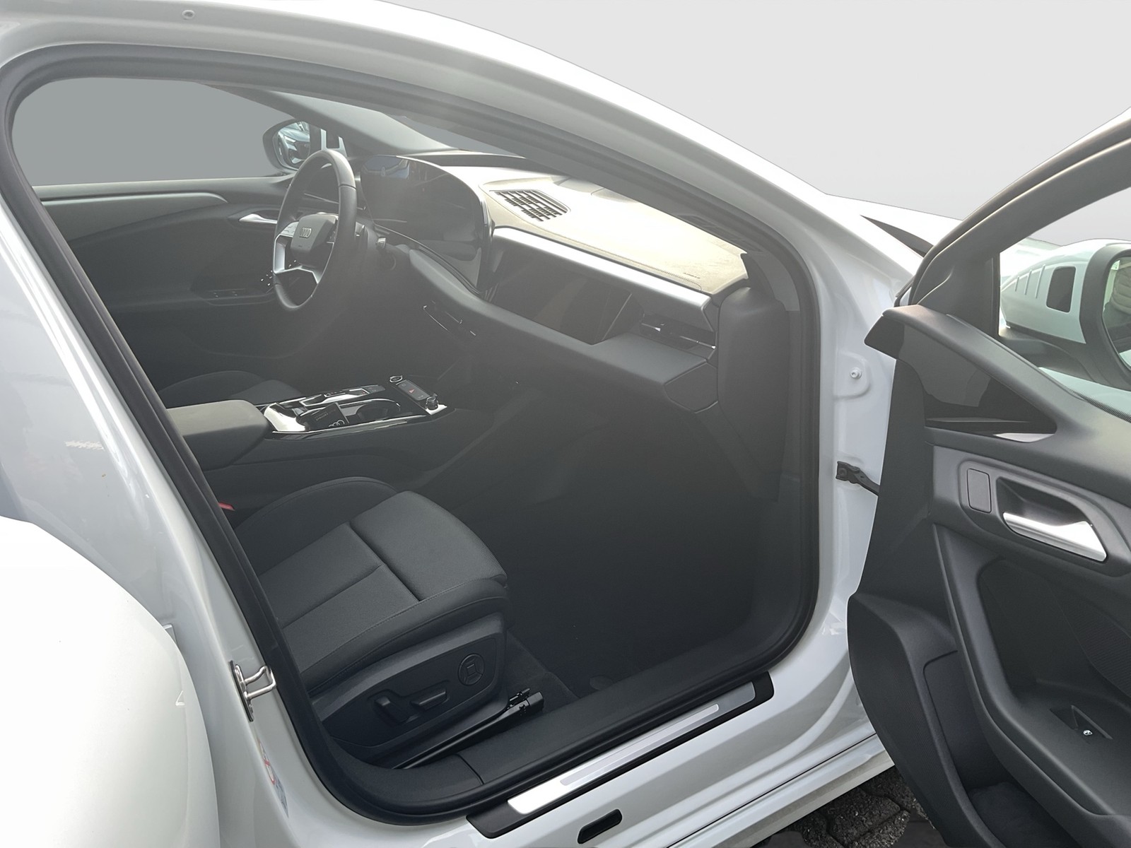 Audi A6 e-tron Avant performance advanced AHK LM20