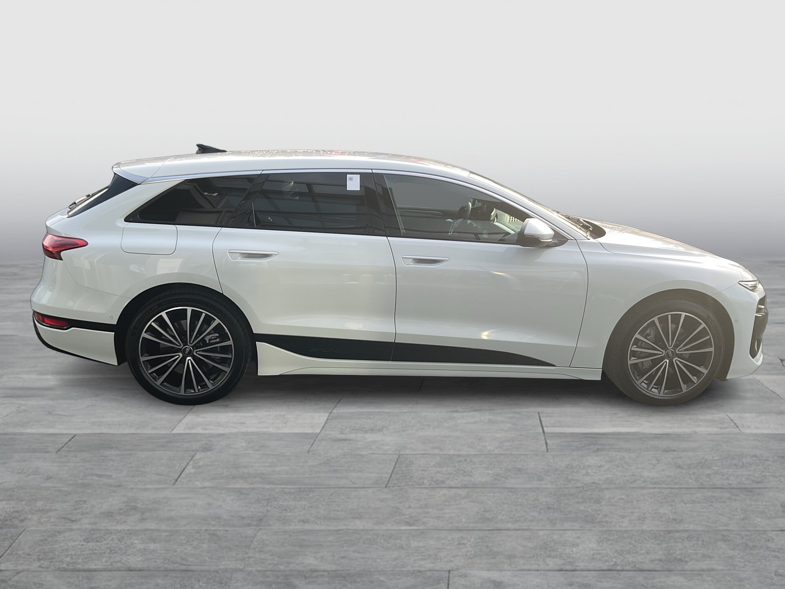 Audi A6 e-tron Avant performance advanced AHK LM20