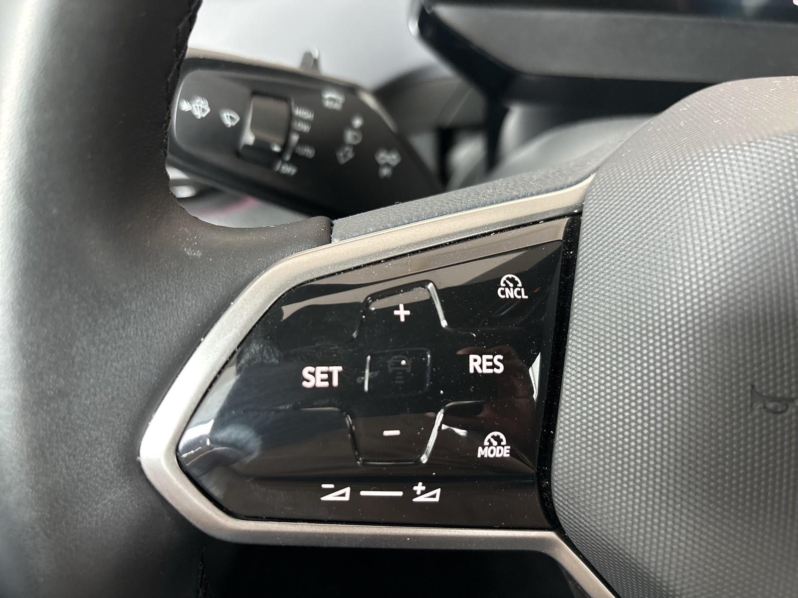 Volkswagen ID.4 Pro WÄRMEPUMPE AHK CAM ACC NAVI CARPLAY