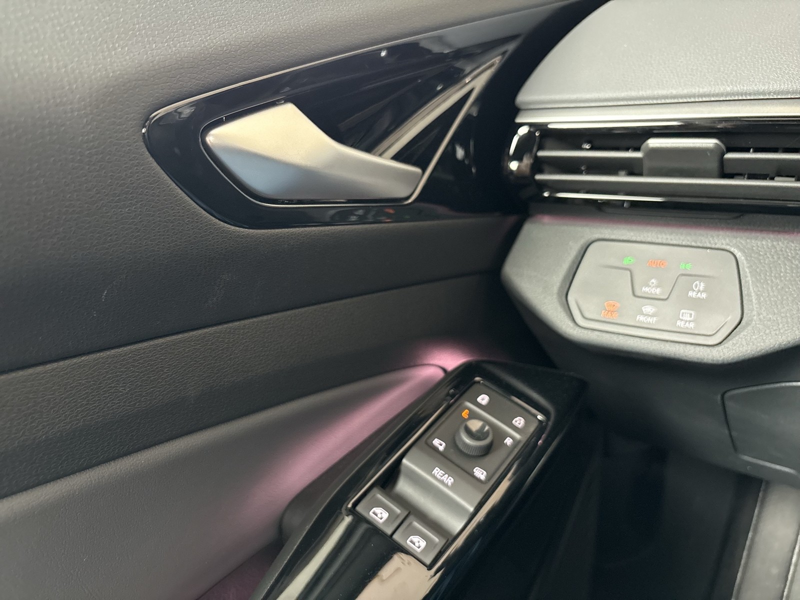 Volkswagen ID.4 Pro WÄRMEPUMPE AHK CAM ACC NAVI CARPLAY