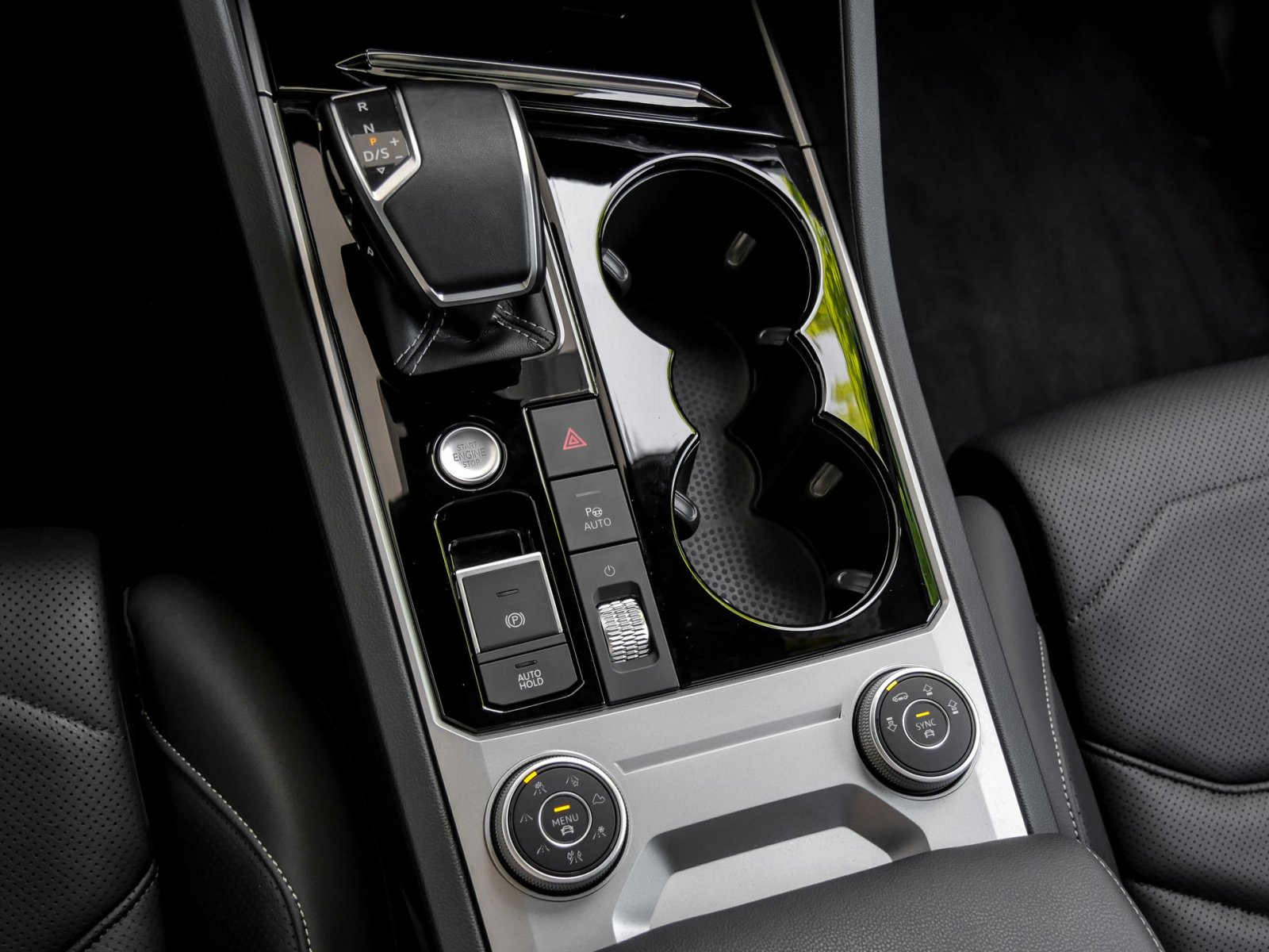 Volkswagen Touareg V6 R-LINE BLACKSTYLE PANO AHK 360CAM 21Z