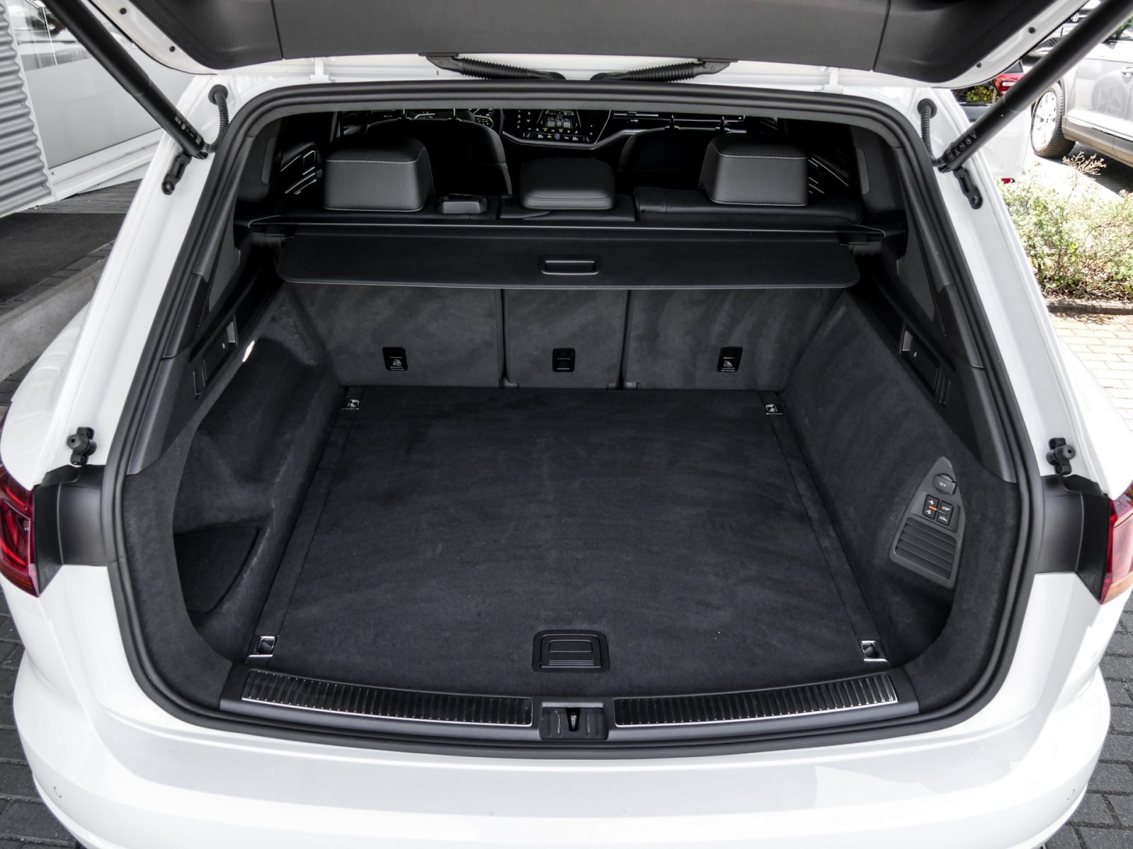 Volkswagen Touareg V6 R-LINE BLACKSTYLE PANO AHK 360CAM 21Z