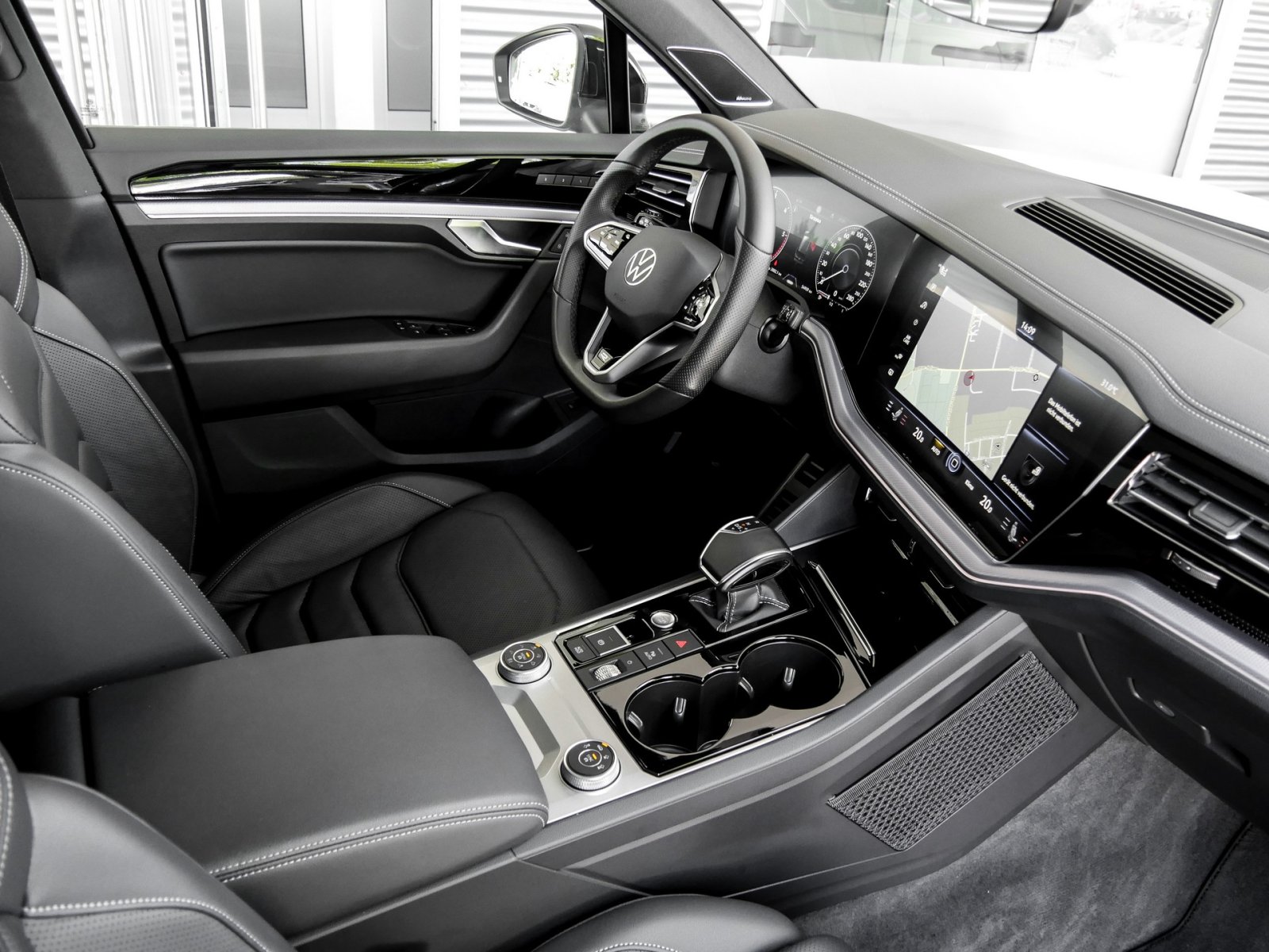 Volkswagen Touareg V6 R-LINE BLACKSTYLE PANO AHK 360CAM 21Z