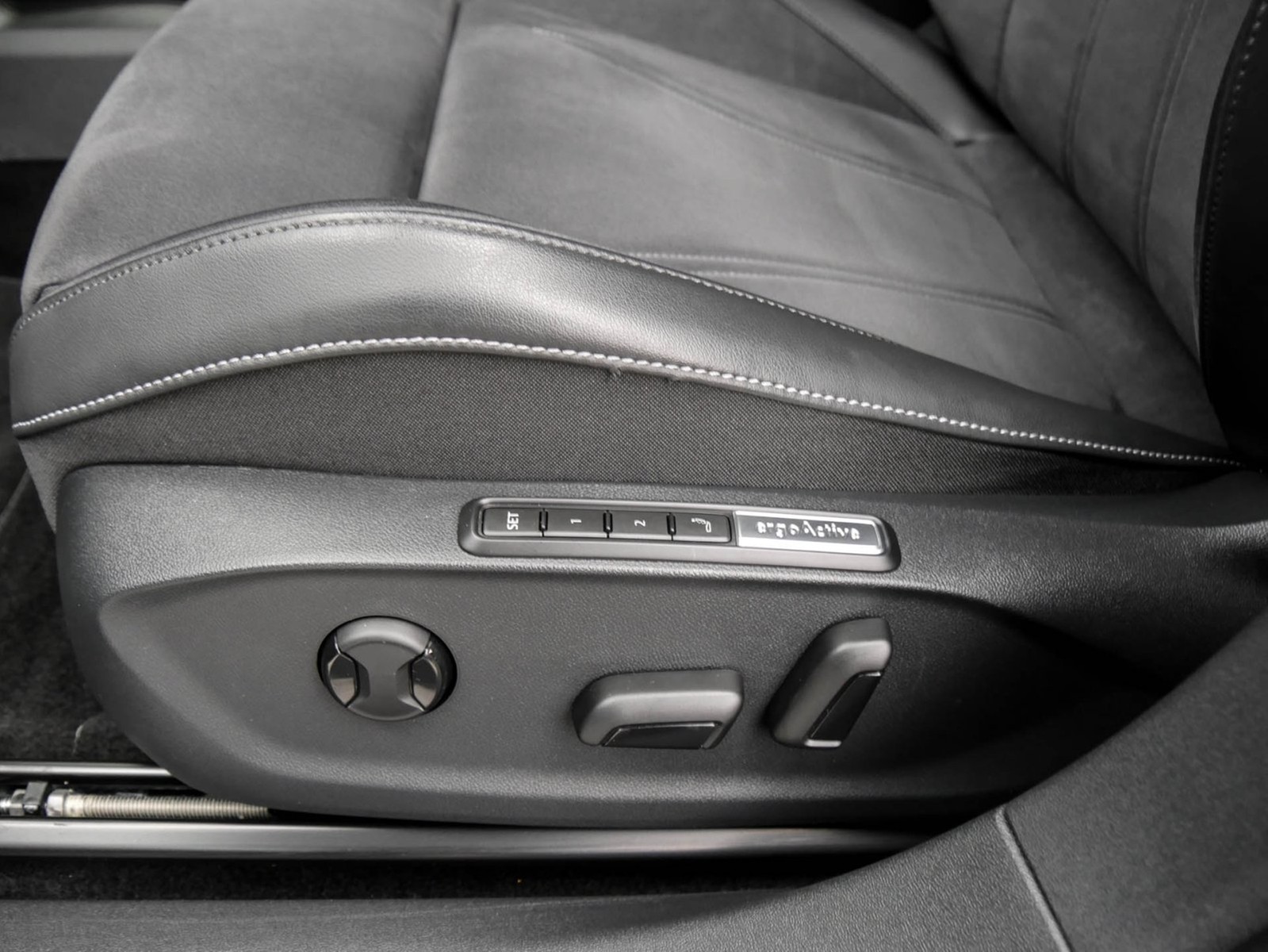 Volkswagen ID.7 Tourer PRO WÄRMEPUMPE AHK 360°CAM ACC LM20