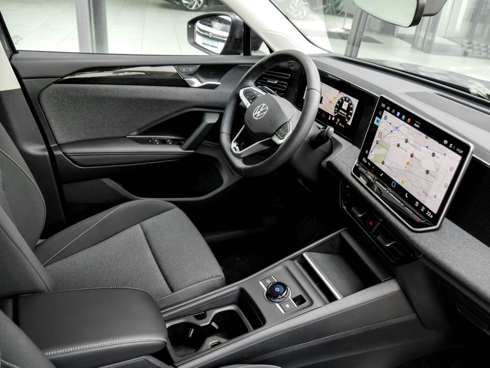 Volkswagen Tiguan 1.5 eTSI NEUES MODELL AHK CAM LM17 NAVI