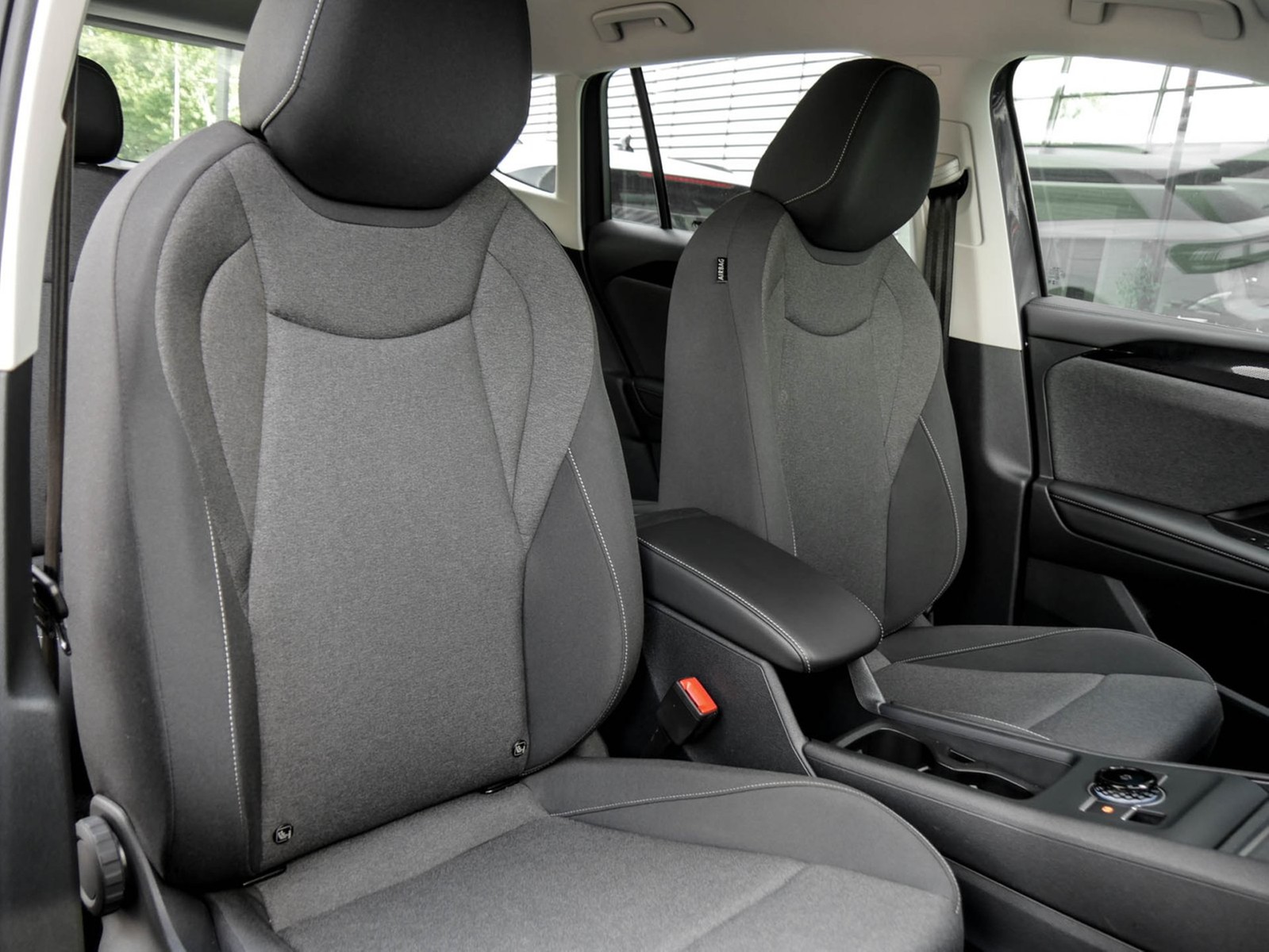Volkswagen Tiguan 1.5 eTSI NEUES MODELL AHK CAM LM17 NAVI