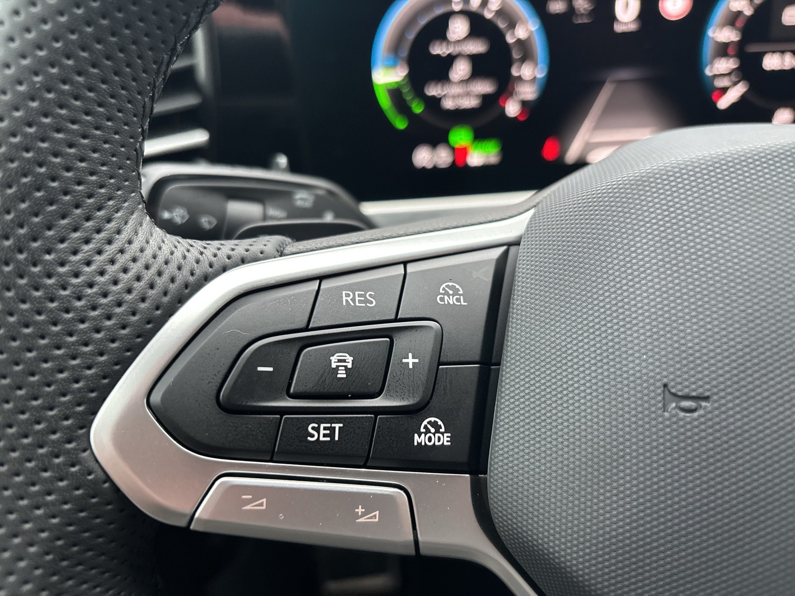 Volkswagen Passat Variant 1.5 HYBRID R-LINE NEUESMODELL AHK