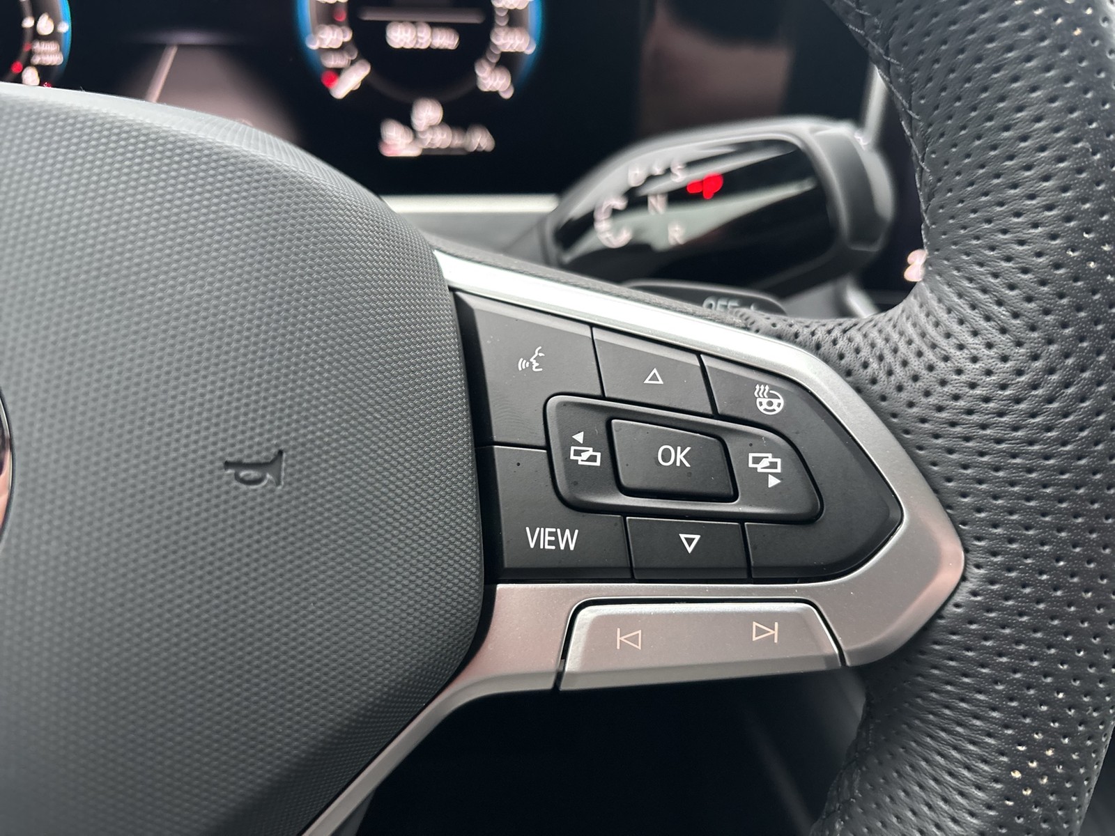 Volkswagen Passat Variant 1.5 HYBRID R-LINE NEUESMODELL AHK