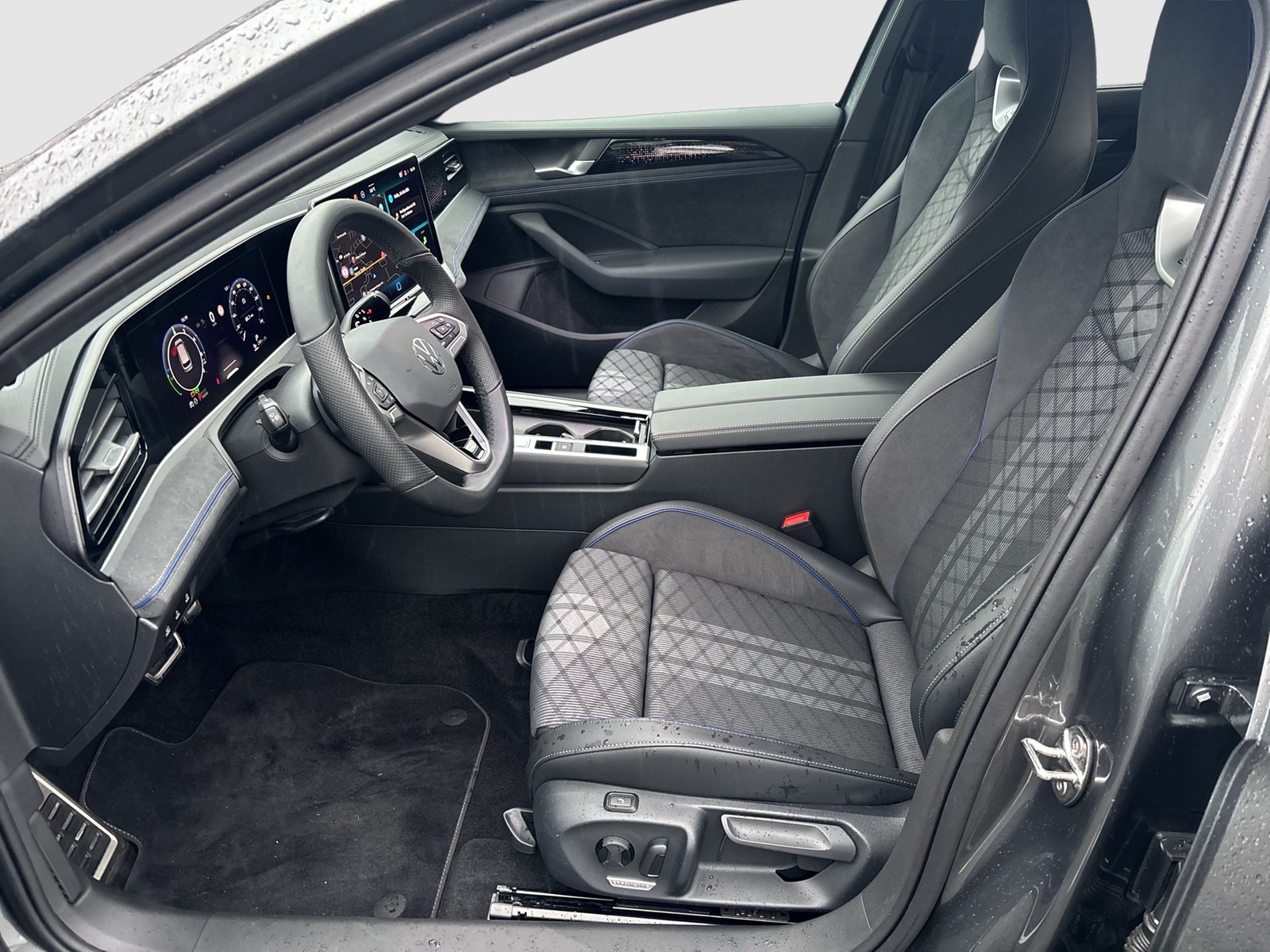 Volkswagen Passat Variant 1.5 HYBRID R-LINE NEUESMODELL AHK