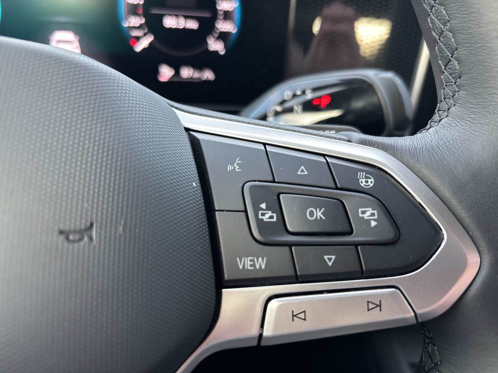 Volkswagen Tiguan 1.5 HYBRID LIFE NEUES MODELL AHK CAM LM18