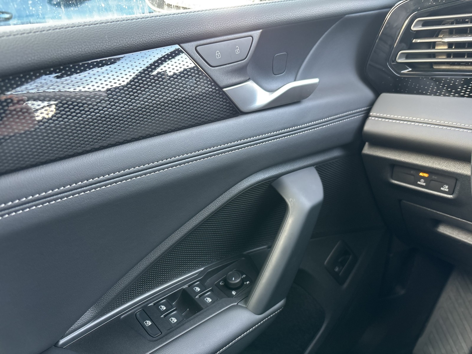 Volkswagen Tiguan 1.5 HYBRID LIFE NEUES MODELL AHK CAM LM18