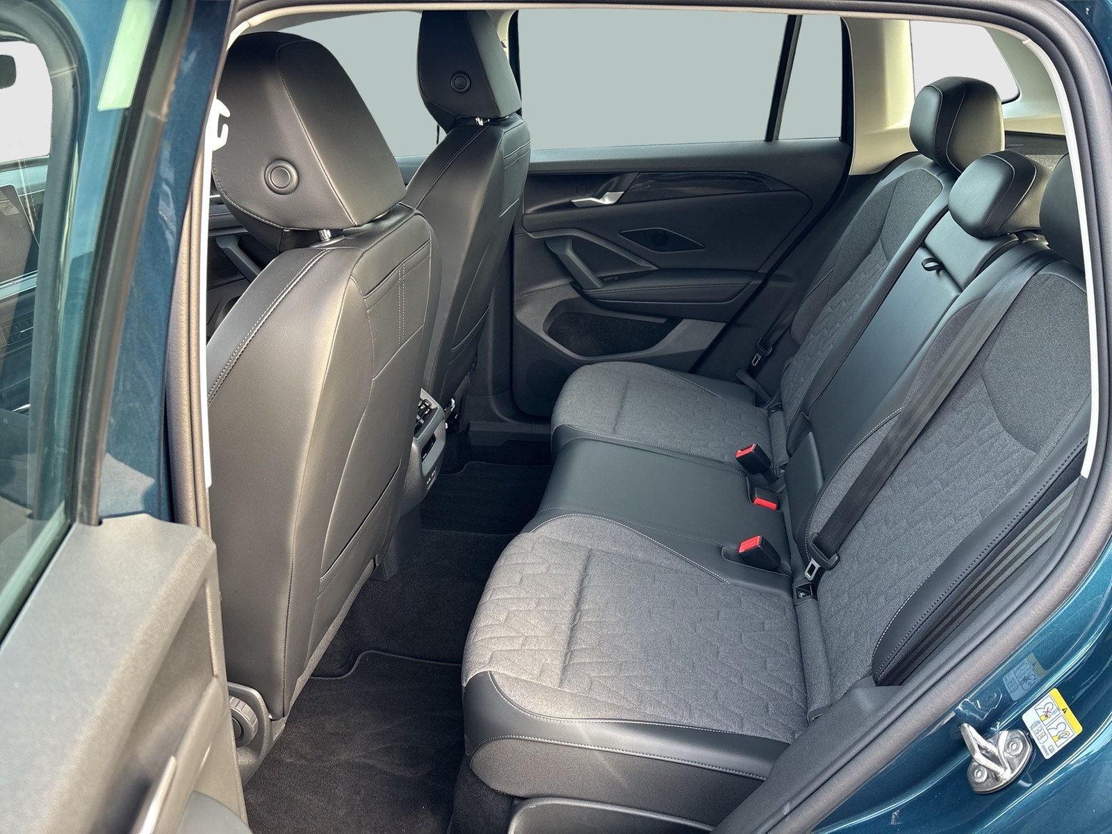 Volkswagen Tiguan 1.5 HYBRID LIFE NEUES MODELL AHK CAM LM18