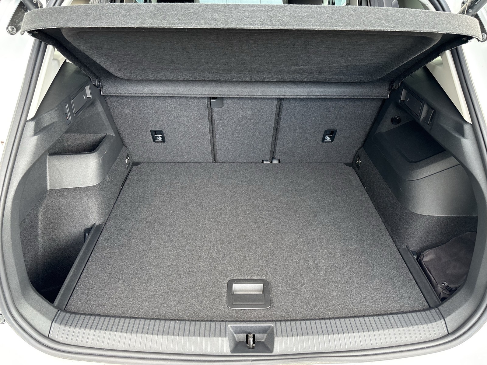 Volkswagen Tiguan 2.0 ELEGANCE 4X4 AHK CAM ACC LM18 NAVI