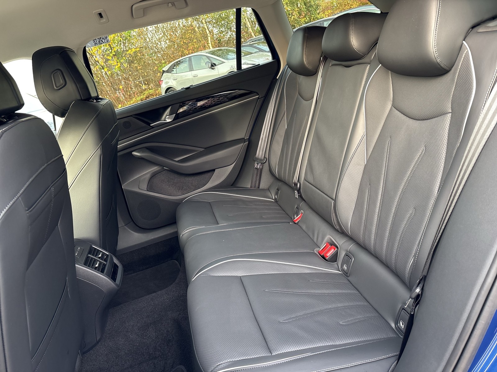 Volkswagen Passat Variant 2.0 ELEGANCE 4X4 NEUES MODELL AHK