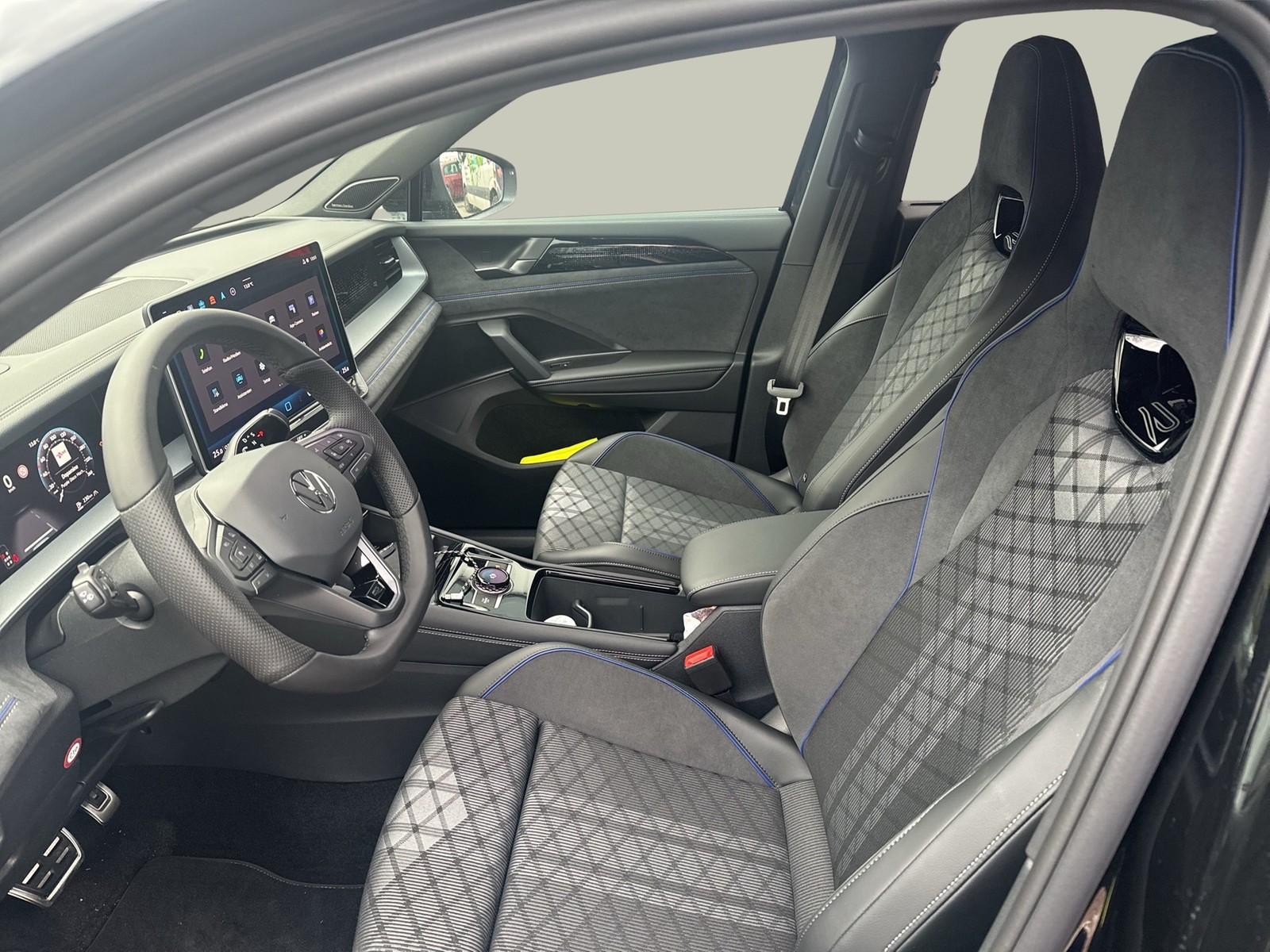 Volkswagen Tayron 2.0 TDI 4MOTION R-LINE DSG BLACKSTYLE 7SITZE PANO AHK LM20