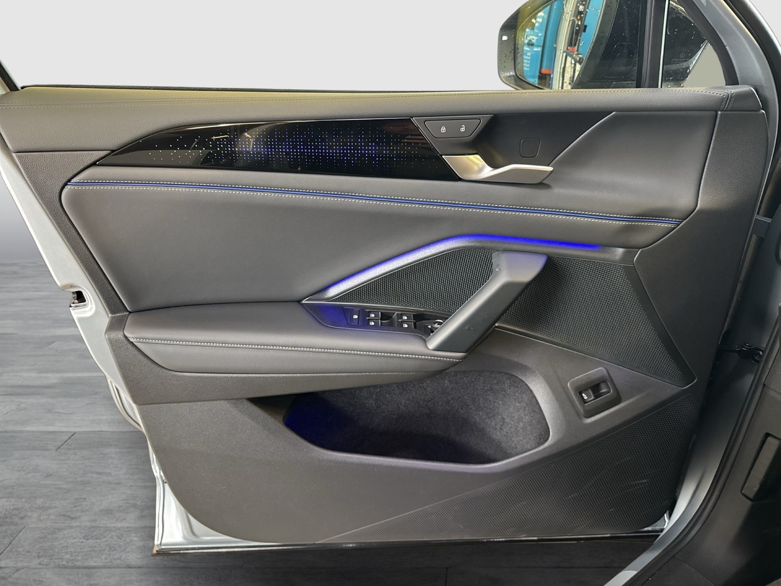 Volkswagen Tiguan 2.0 R-LINE DSG 4X4 STANDHZG AHK NAVI LM20