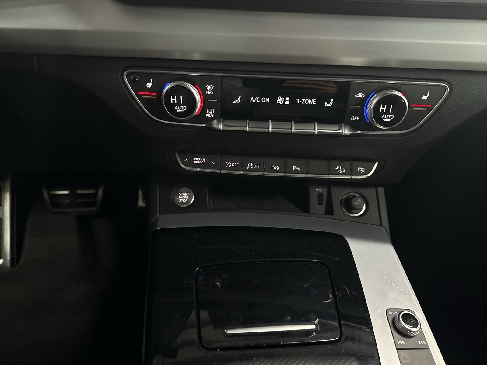 Audi Q5 40 quattro S LINE AHK ALU20 eKLAPPE NAVI+