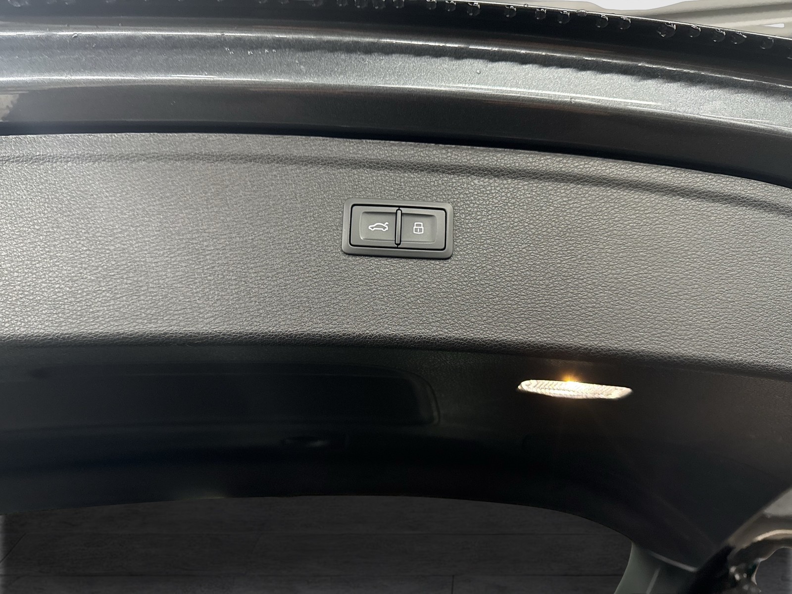 Audi Q5 40 quattro S LINE AHK ALU20 eKLAPPE NAVI+