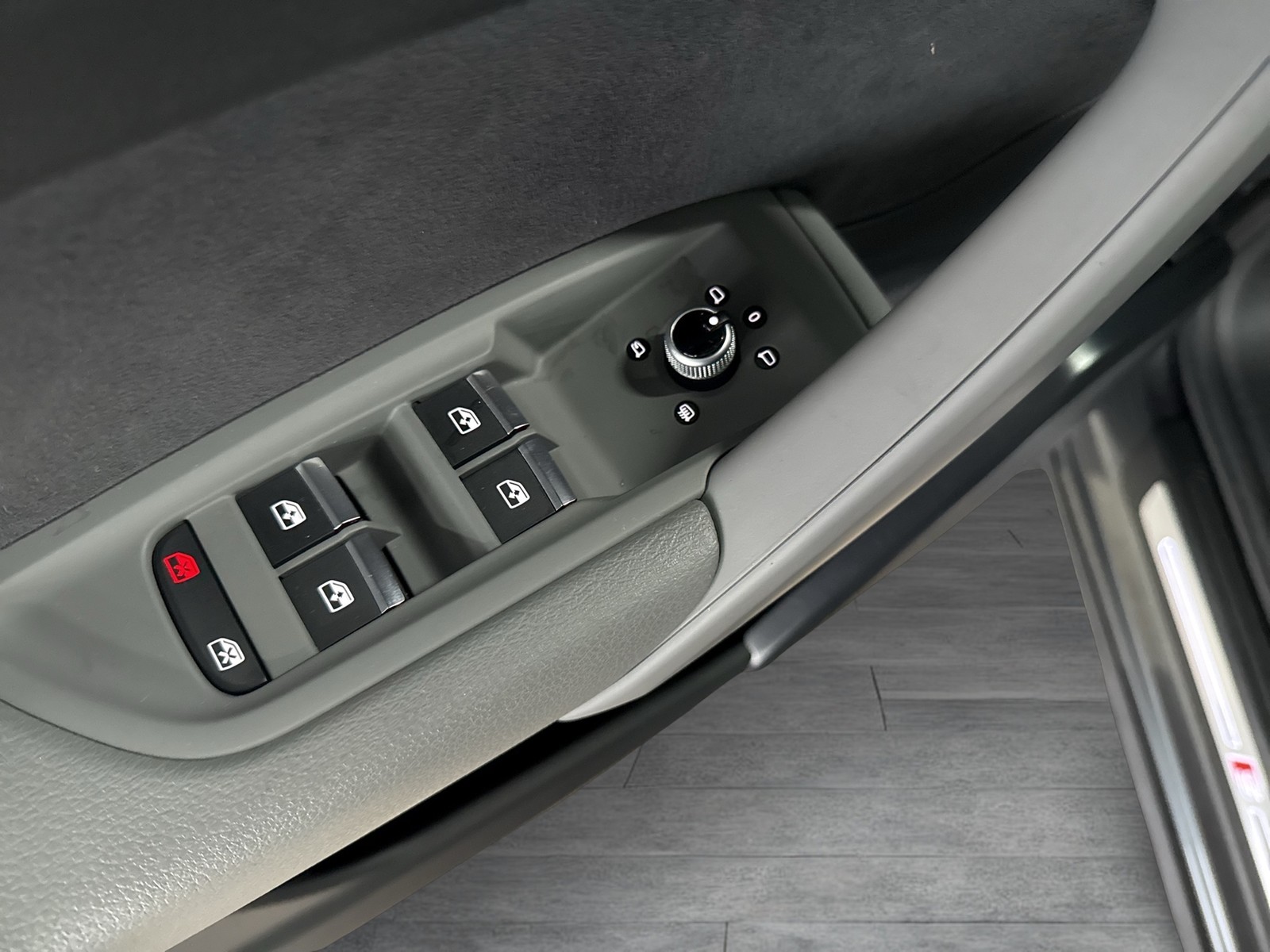 Audi Q5 40 quattro S LINE AHK ALU20 eKLAPPE NAVI+