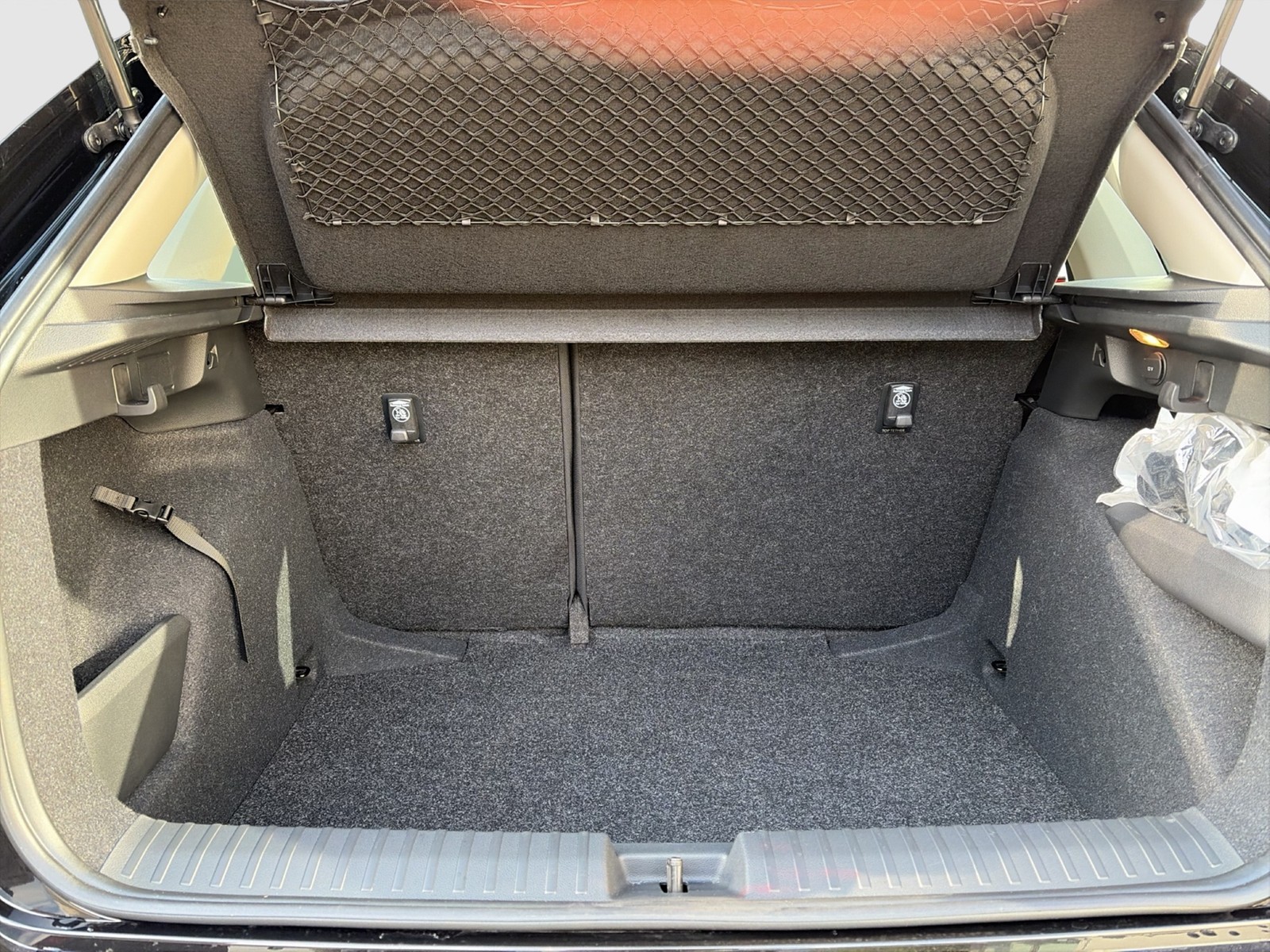 Skoda Kamiq 1.0 SELECTION CARPLAY ALU SITZHEIZUNG DAB